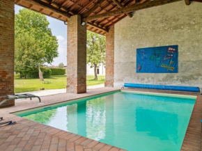 Typical farmhouse with heated pool Maleo